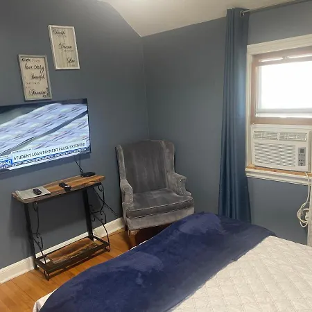 The House On The Hill In Milwaukee Apartment
